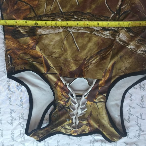 Very Petite Real Tree Polyester Spandex Leggings and Tank - Picture 8 of 11